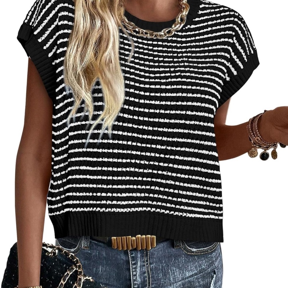 Pretty Garden Striped Black and White Women's Sweater EUC